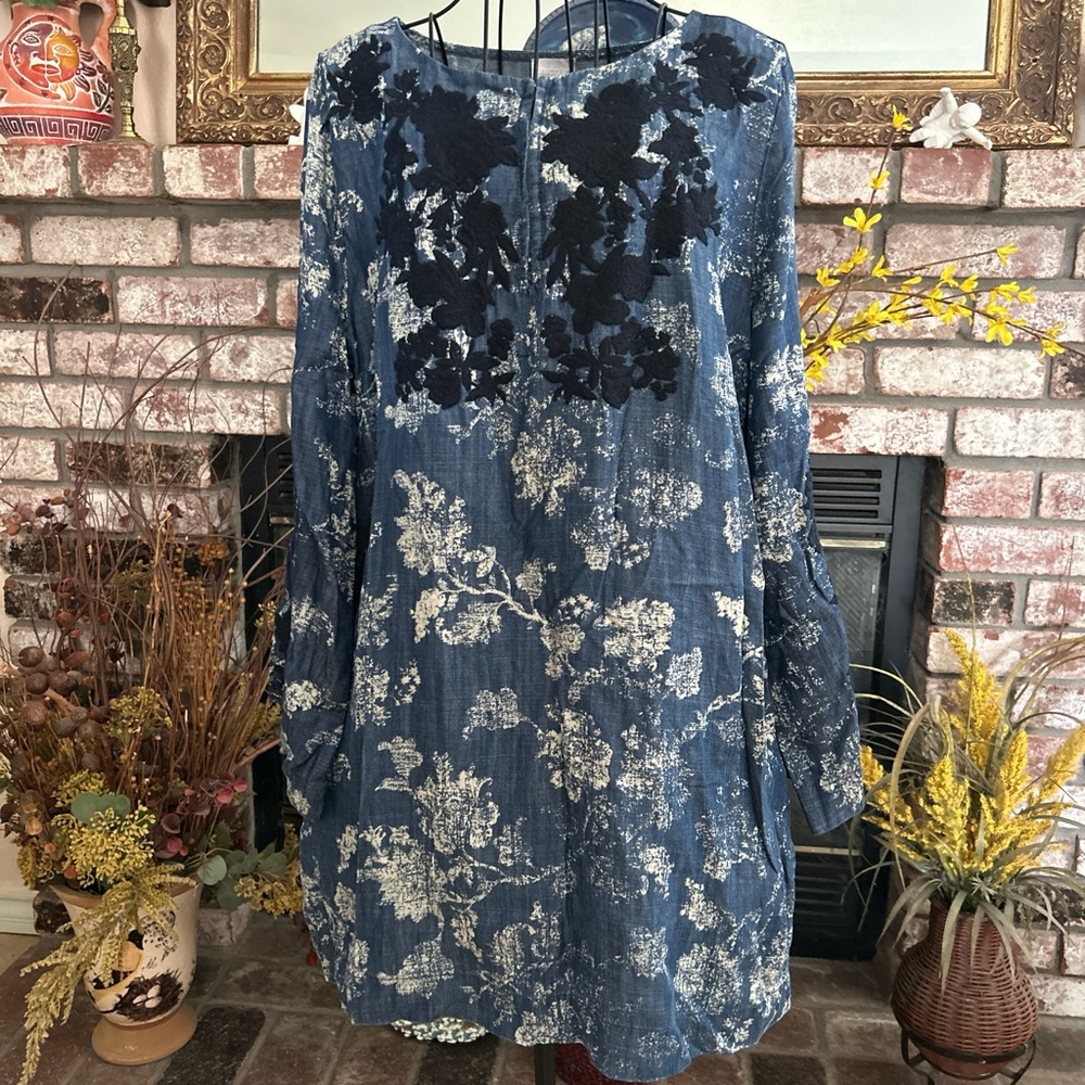 NWT Chico’s Embroidered Denim Tunic  Women’s Top Sz 1 US 8/10